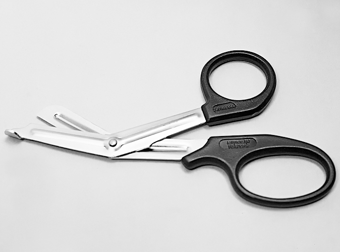 SCISSOR UTILITY 7.5 SERR.SHEAR product photo
